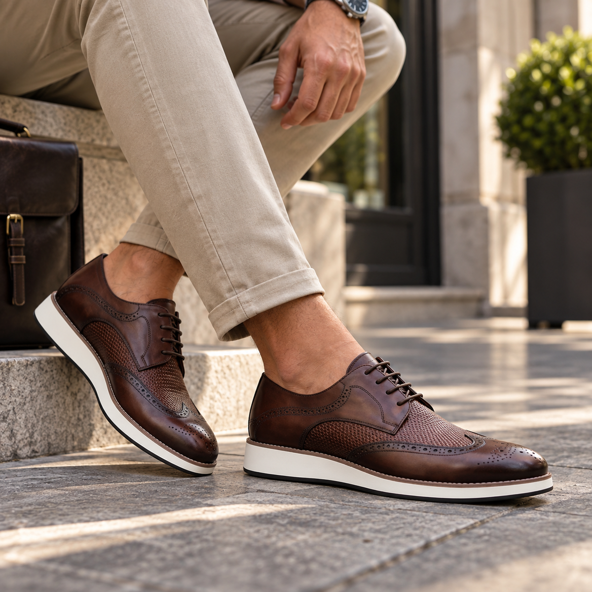 Julian | Men's Wingtip Oxford Shoes with Brogue Detailing and Lace-Up Closure