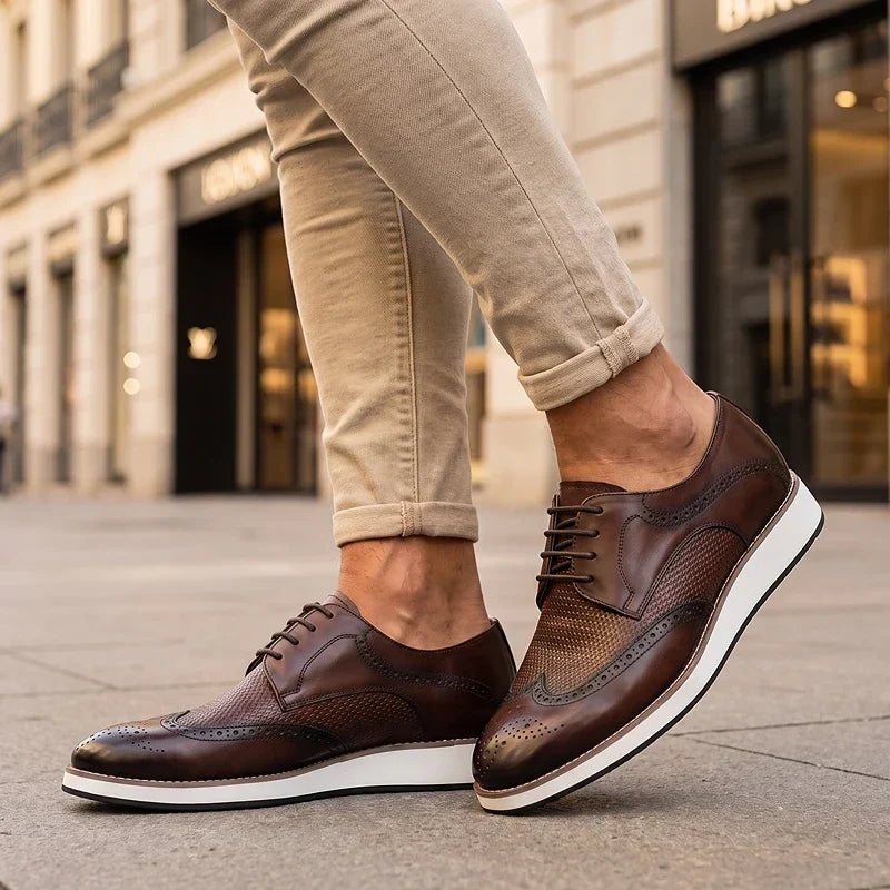 Julian | Men's Wingtip Oxford Shoes with Brogue Detailing and Lace-Up Closure