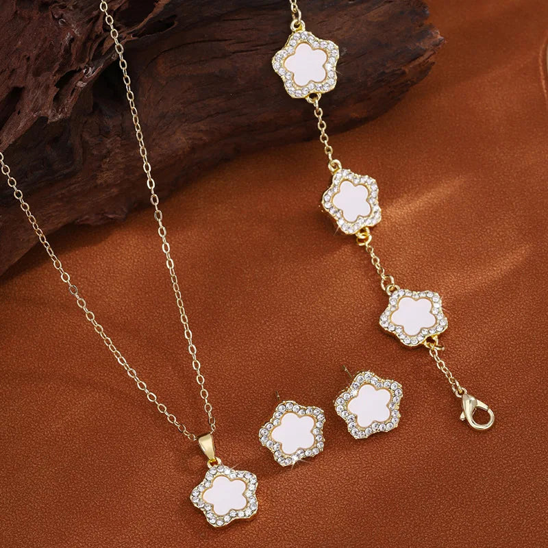 Celeste O Chain Pendant Necklace