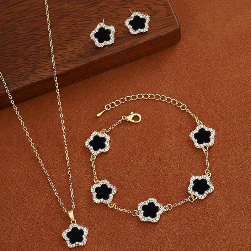Celeste O Chain Pendant Necklace